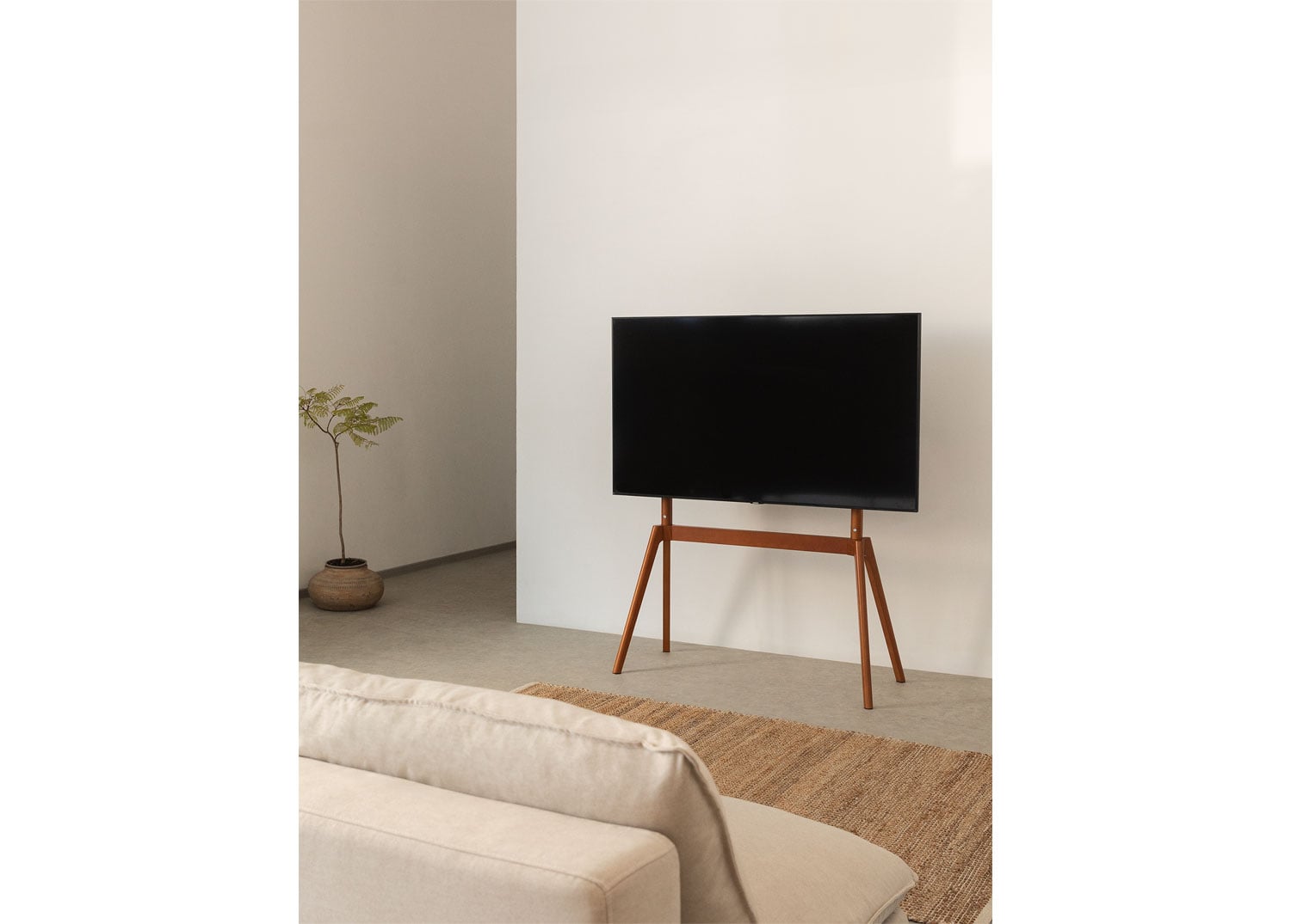 Soporte de pie para TV en acero y madera Curtiz