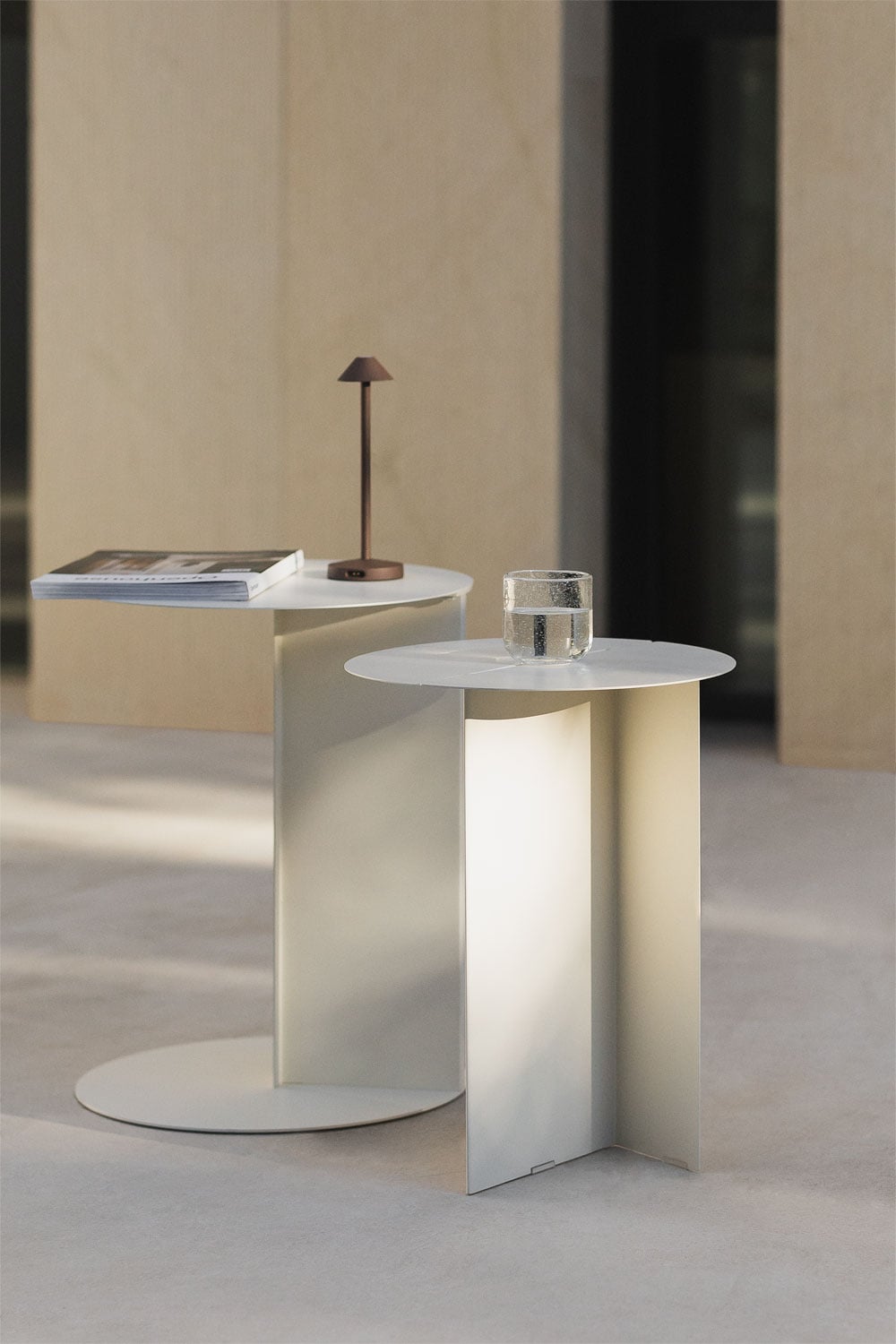 Mesa auxiliar redonda de acero blanca Gromit