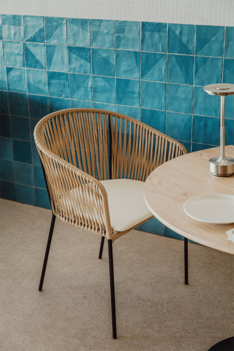 Silla de comedor con reposabrazos en hierro y cuerda trenzada Jocelyn