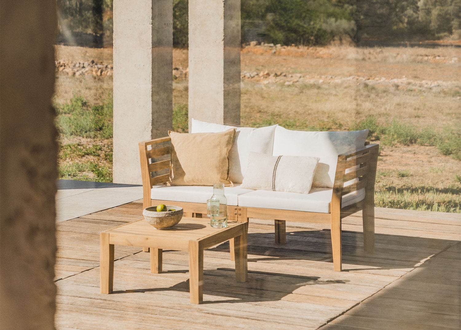 Conjunto de jardín en madera con sofá de 2 plazas y mesa Filips