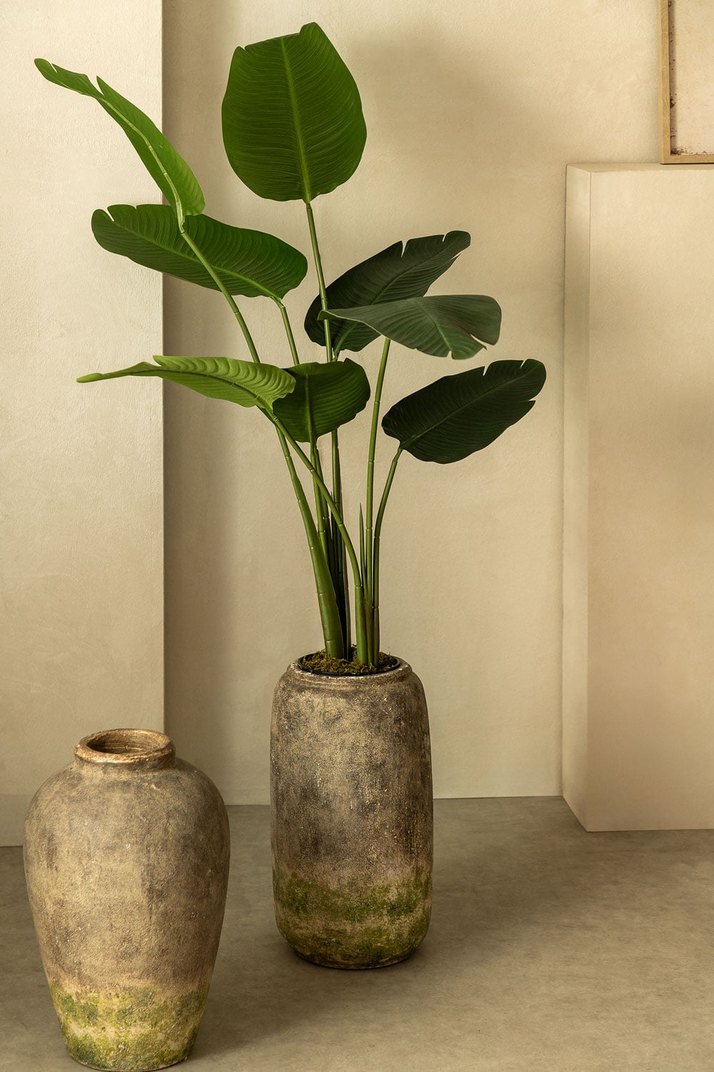 Jarrón decorativo de terracota envejecida