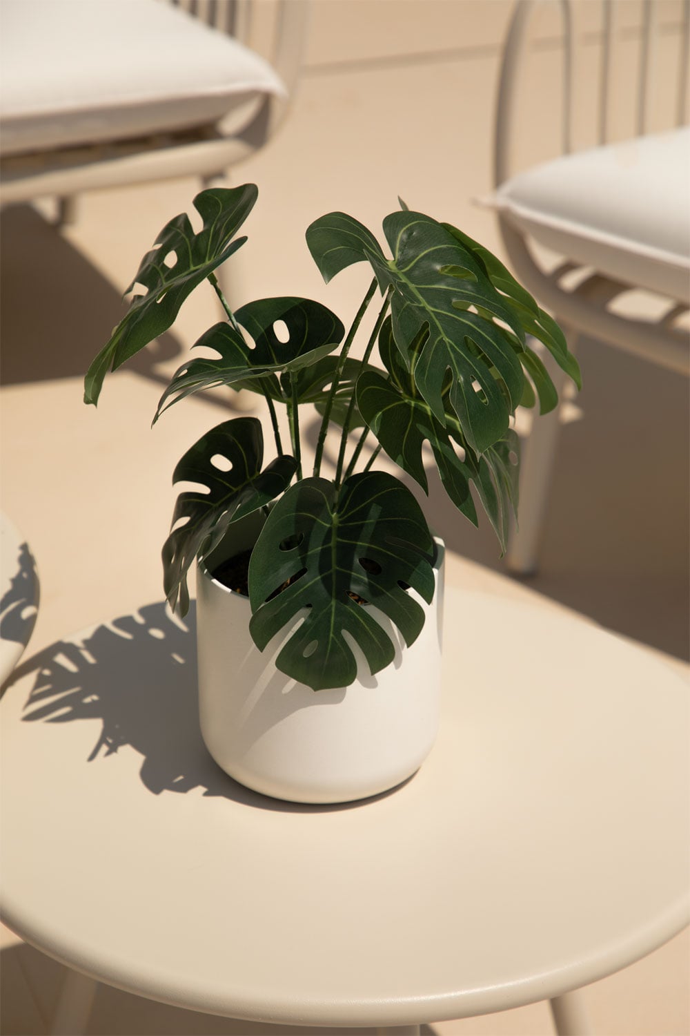 Planta artificial Monstera en maceta blanca