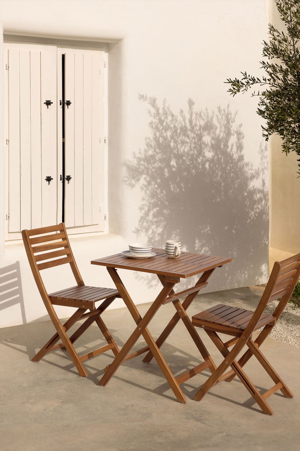 Conjunto de mesa plegable y sillas de madera