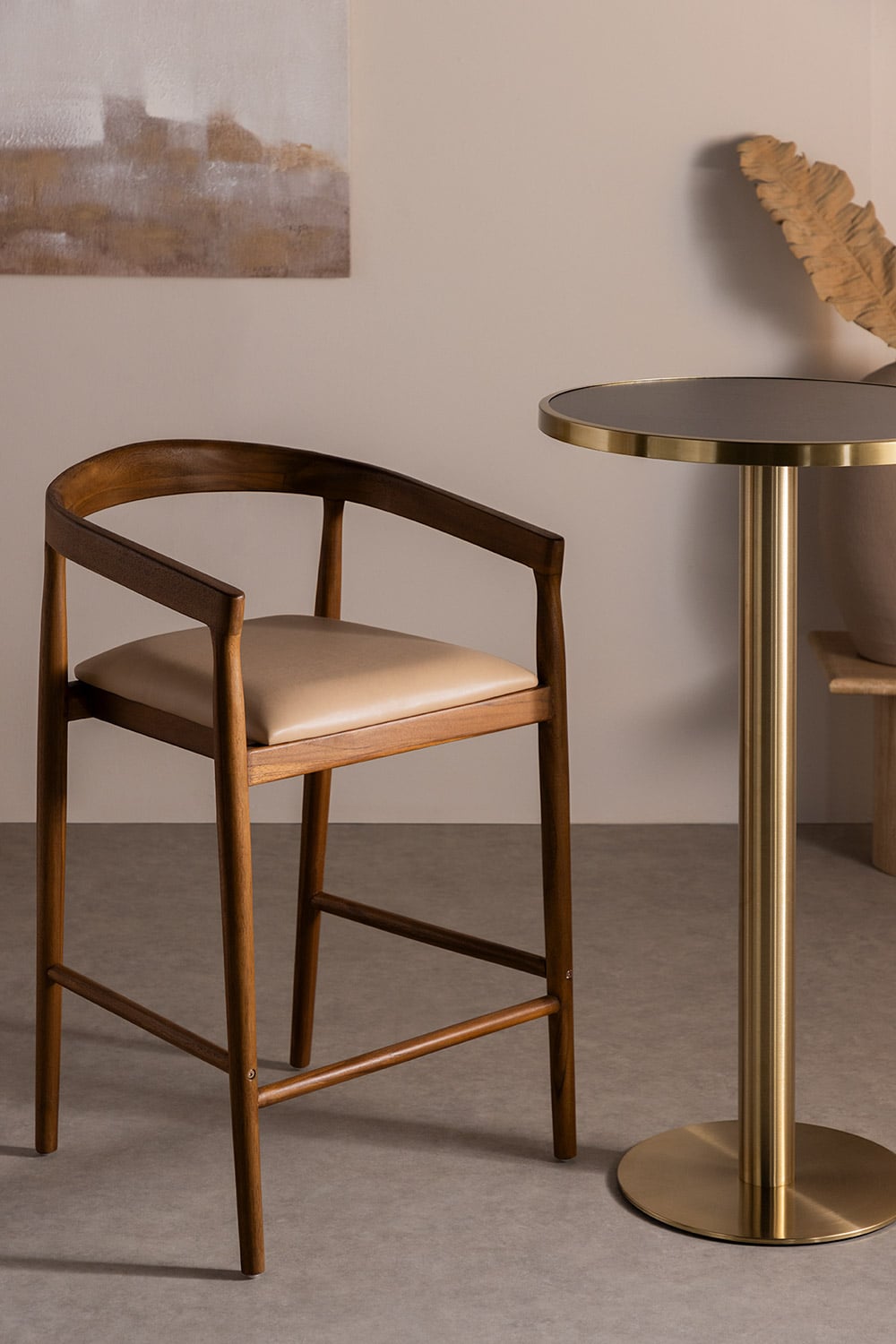 Taburete alto de madera con asiento de piel Visby