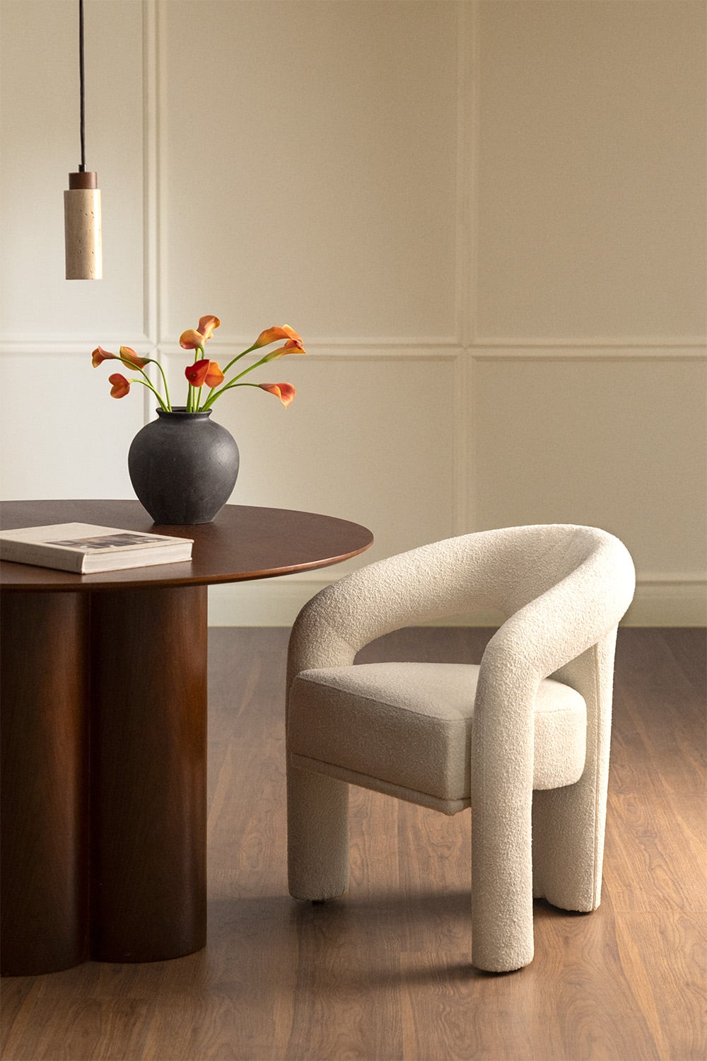 Sillón bouclé crema de diseño moderno