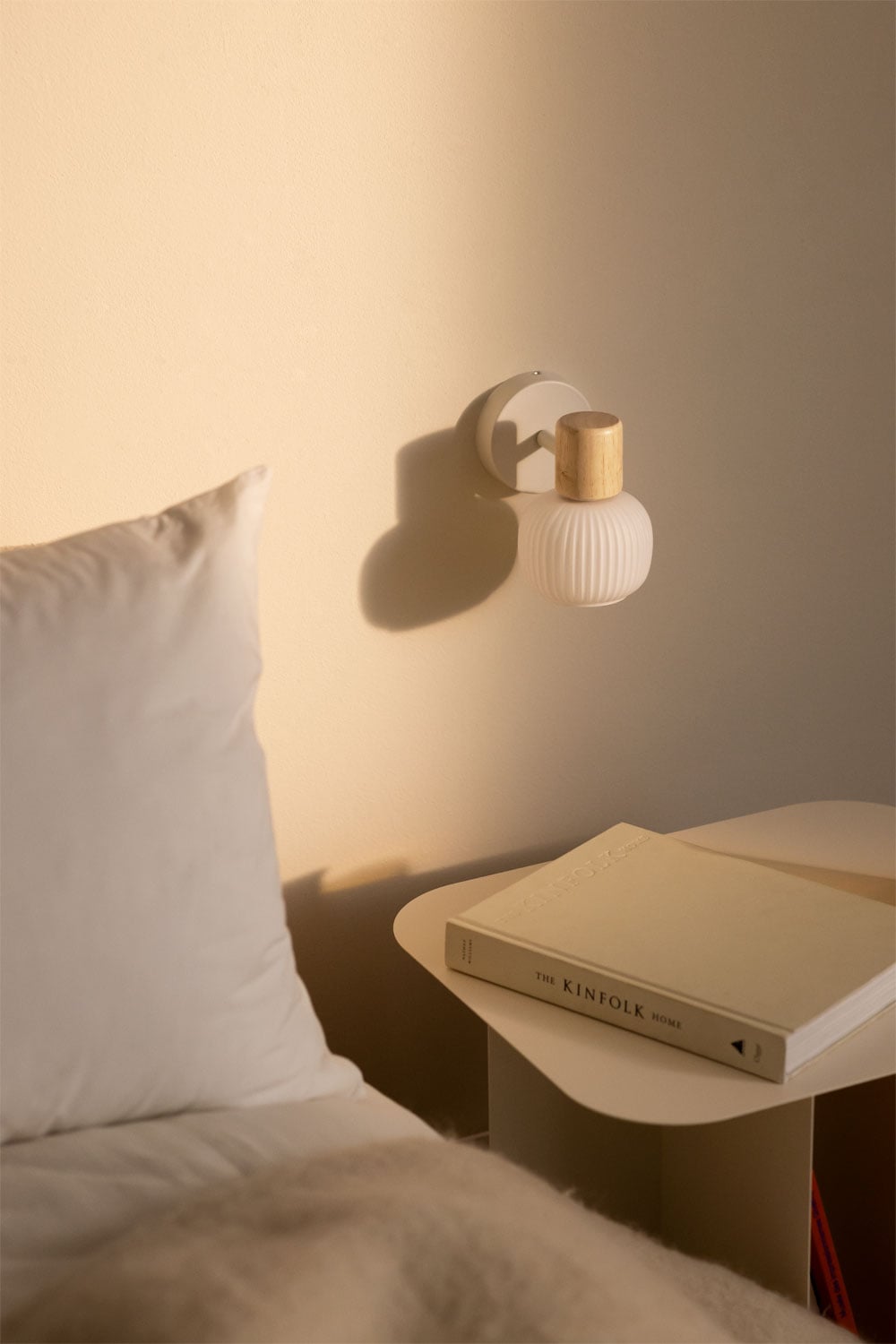 Aplique de pared moderno blanco y madera