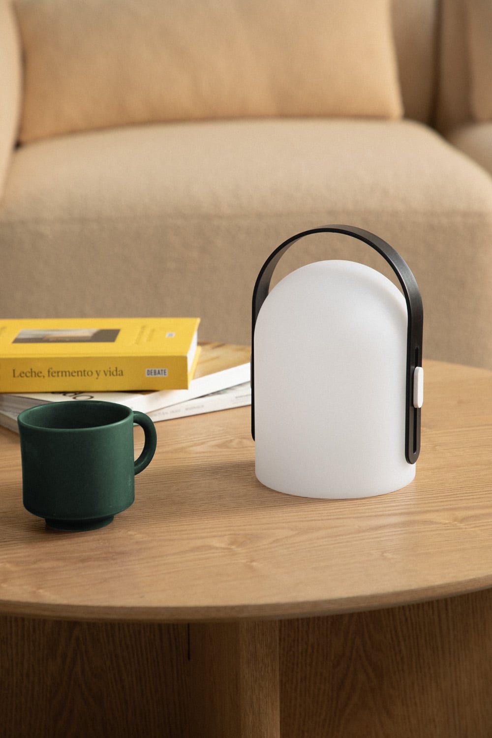 Lámpara de mesa LED inalámbrica Dalmira blanca moderna