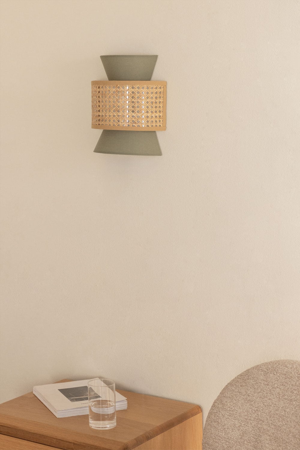 Aplique de pared con ratán y pantalla verde
