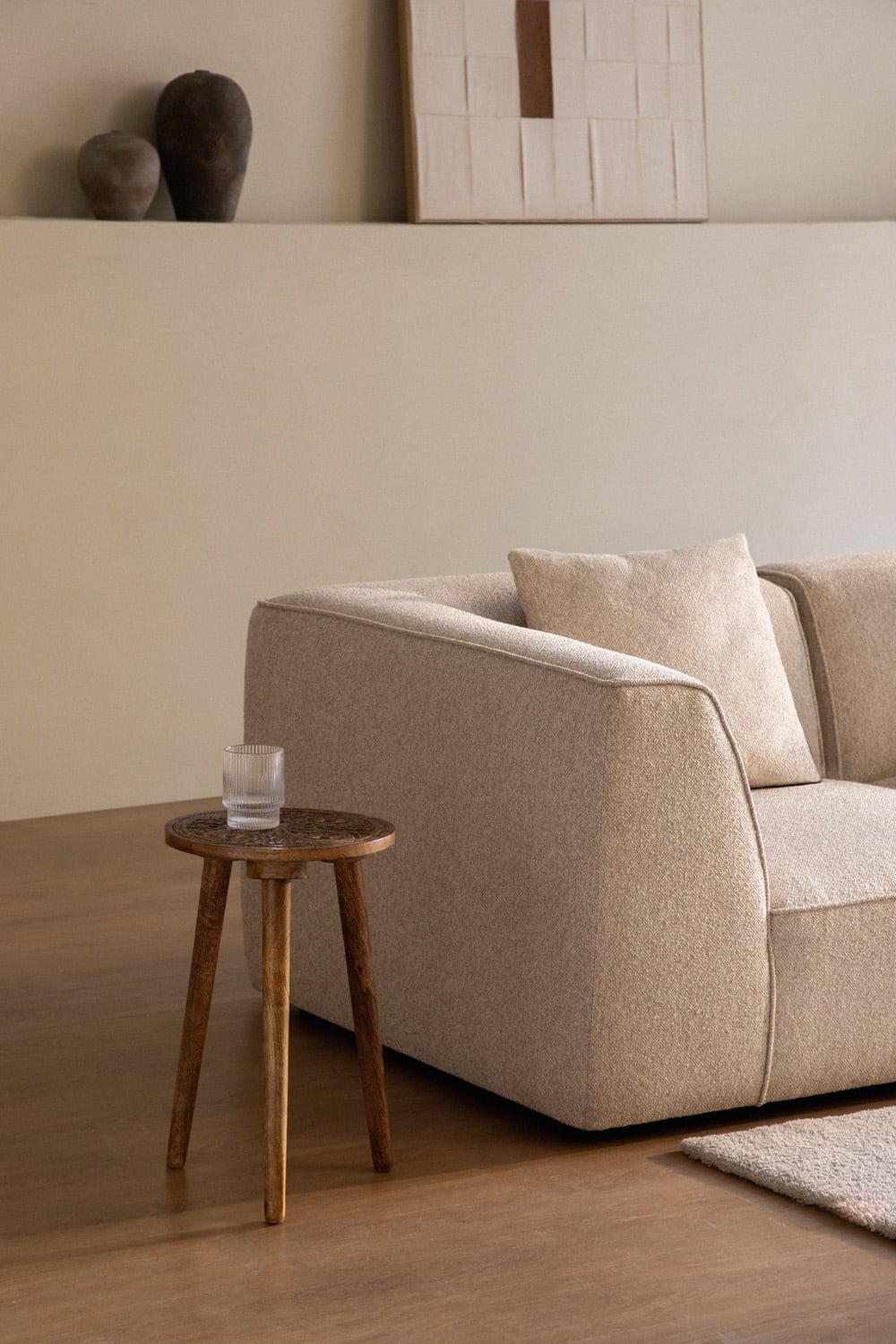 Mesa auxiliar redonda de madera de mango