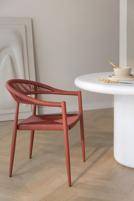Silla de comedor apilable con reposabrazos en aluminio y ratán sintético Amatria - Rojo Teja