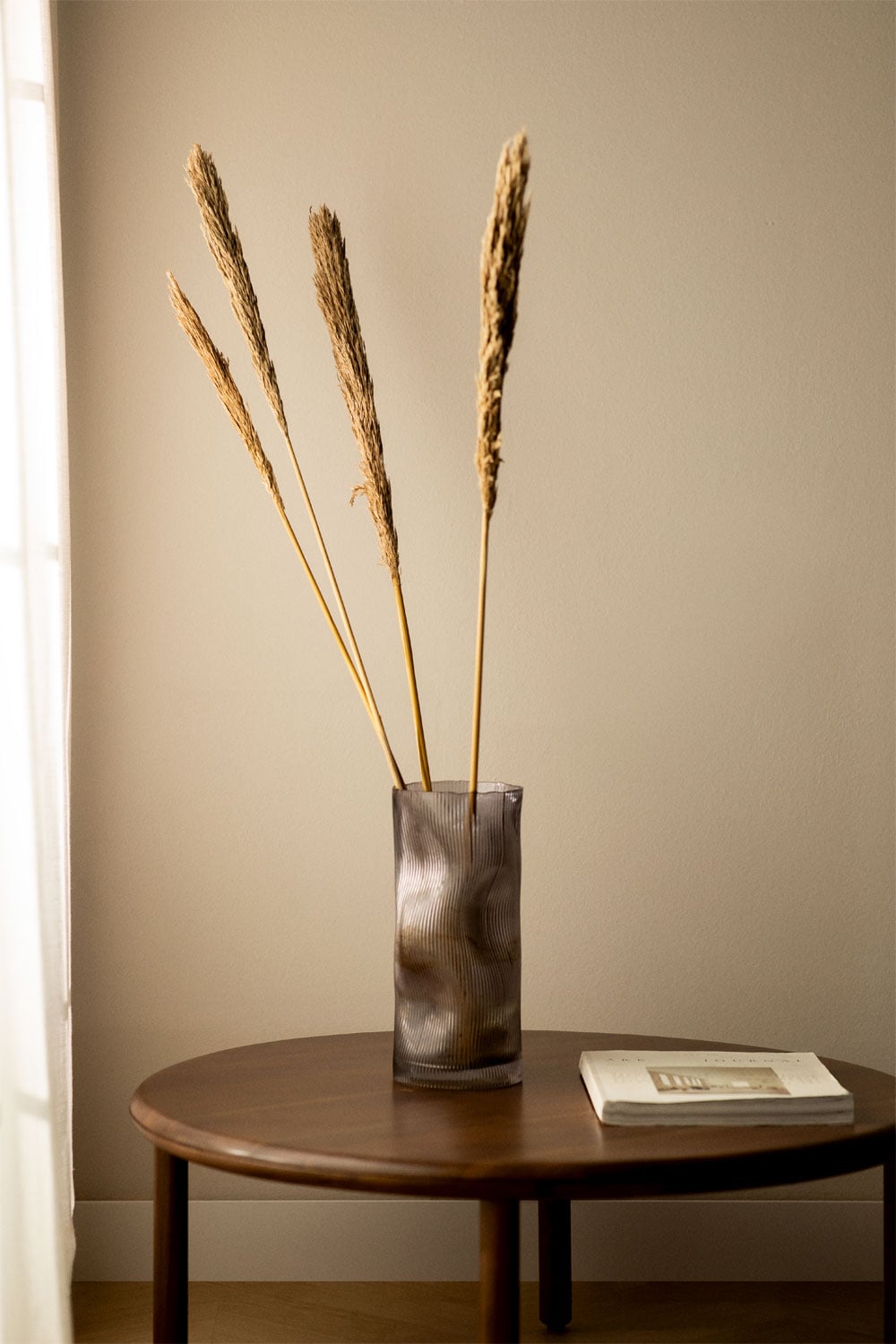 Mesa auxiliar redonda de madera marrón