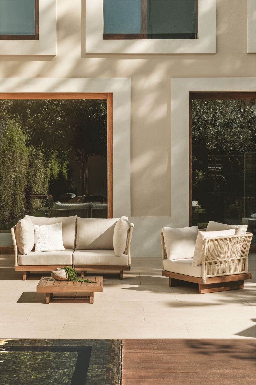 Conjunto de jardín modular Dailin de madera de acacia y cojines beige