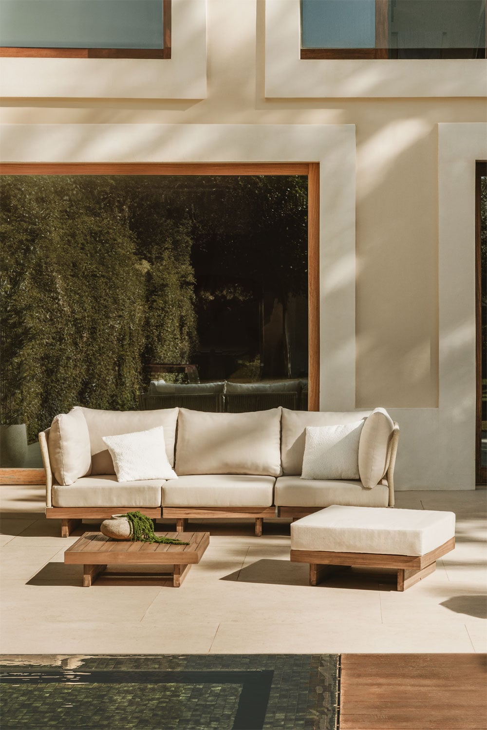 Conjunto de jardín modular de madera de acacia y cojines beige Dailin