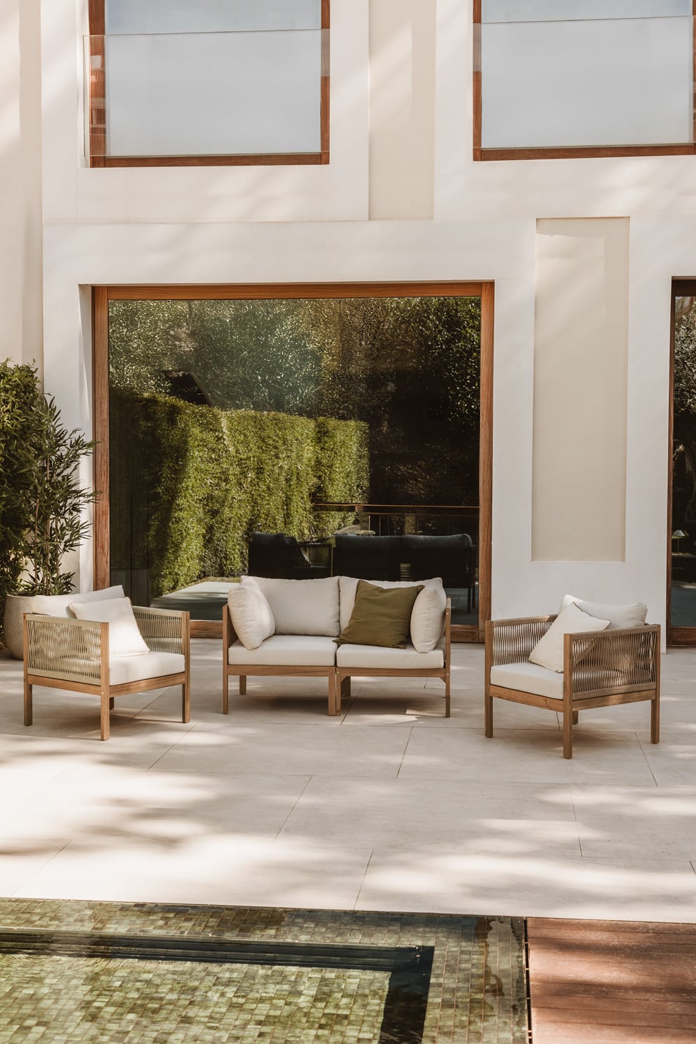 Conjunto de jardín en madera de acacia Branson con sofá y sillones