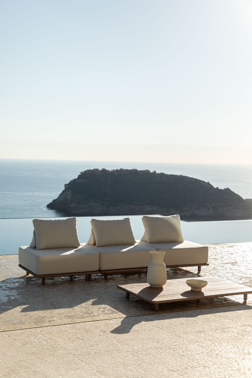 Conjunto de jardín modular en madera de acacia y sofá beige Portet