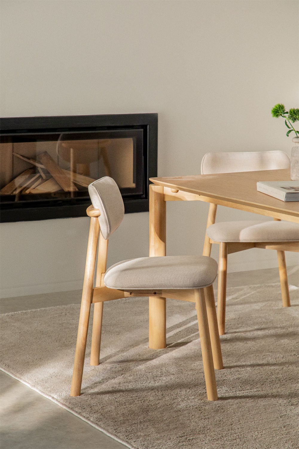 Silla de comedor nórdica de madera y tela beige Kampala