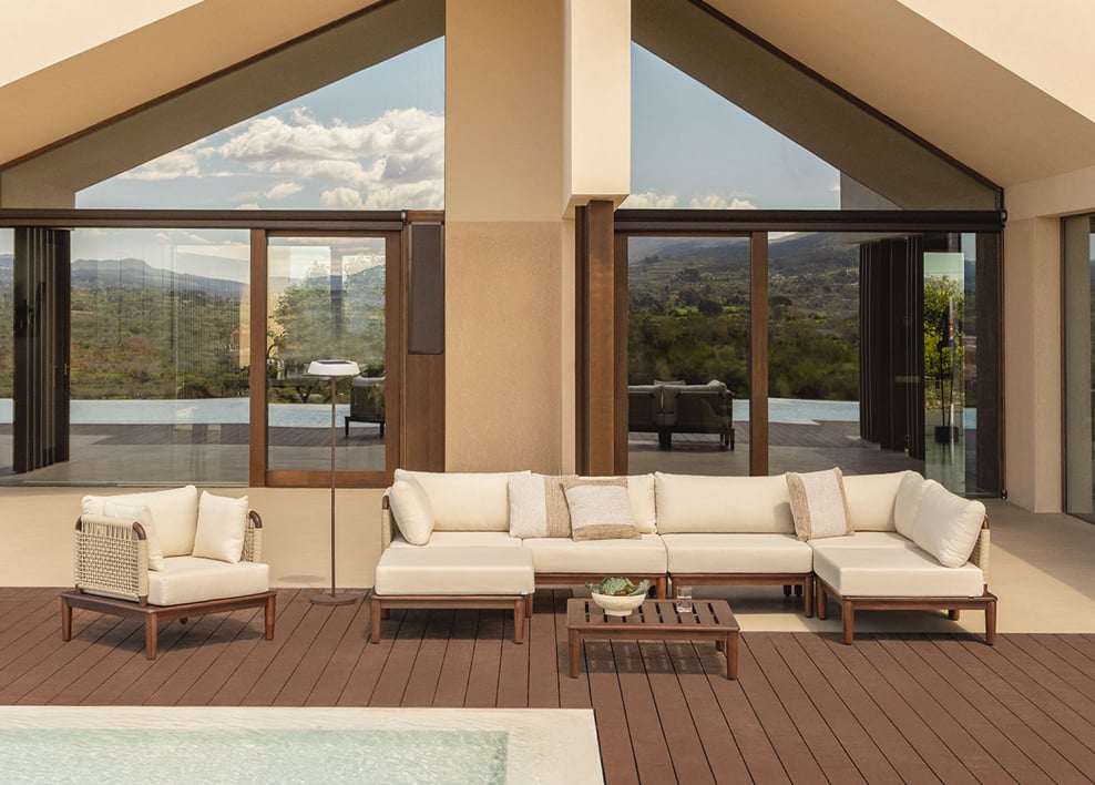 Conjunto de jardín con sofá modular rinconera de 5 piezas,mesa de centro,puff y sillón en acacia Giulia