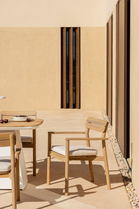 Silla de jardín con reposabrazos en madera de acacia Saira