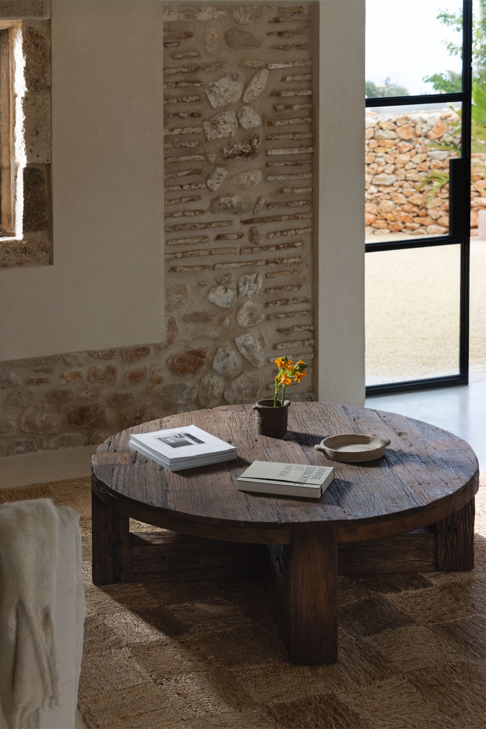 Mesa de centro redonda de madera rústica