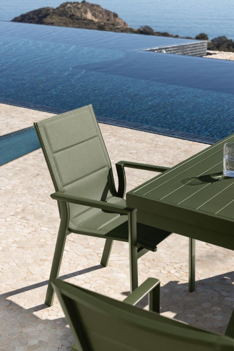 Silla de jardín apilable con reposabrazos en aluminio Karena - Verde Oliva Intenso