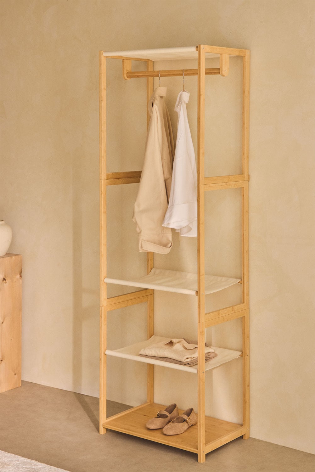 Armario Abierto Deneb de Bambú con Estantes y Barra para Ropa
