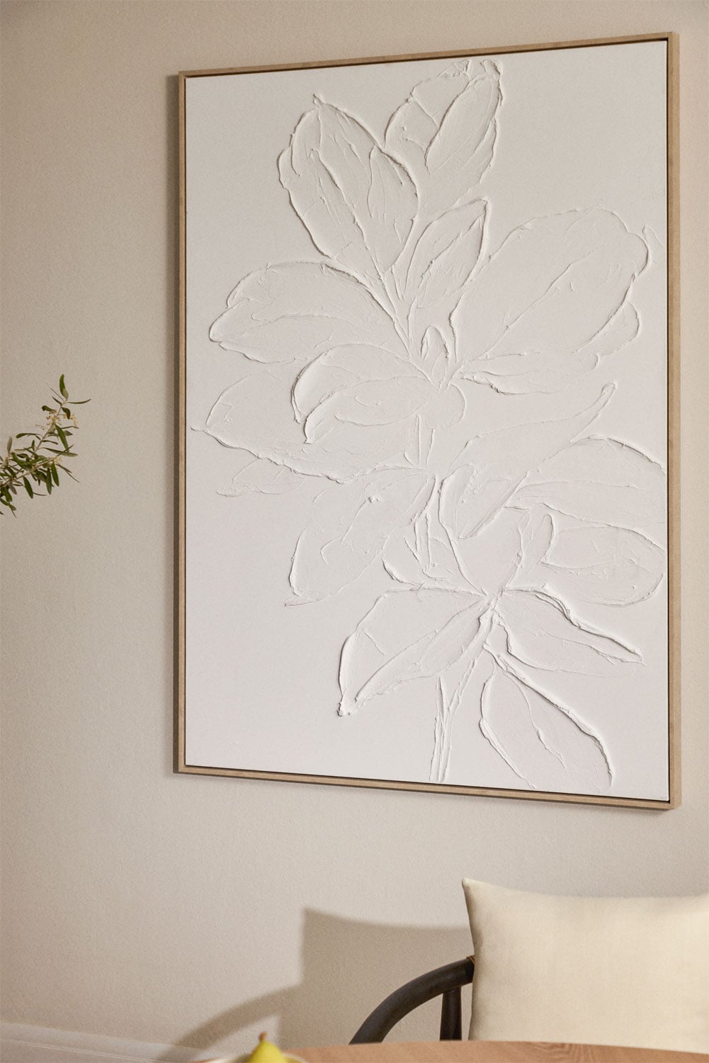 Cuadro con relieve floral blanco