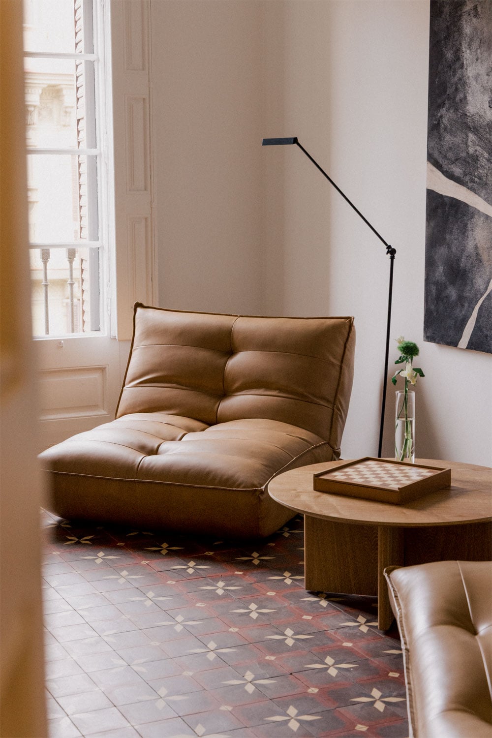 Sillón de suelo de cuero marrón