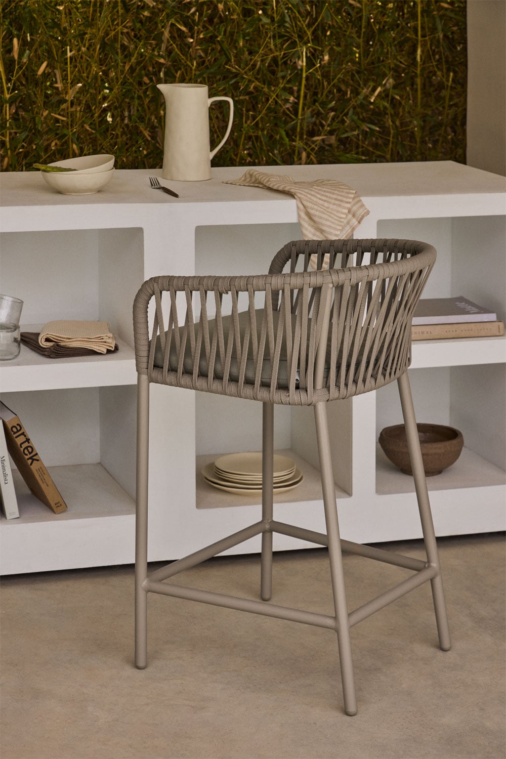 Taburete de bar con respaldo y cuerda trenzada gris