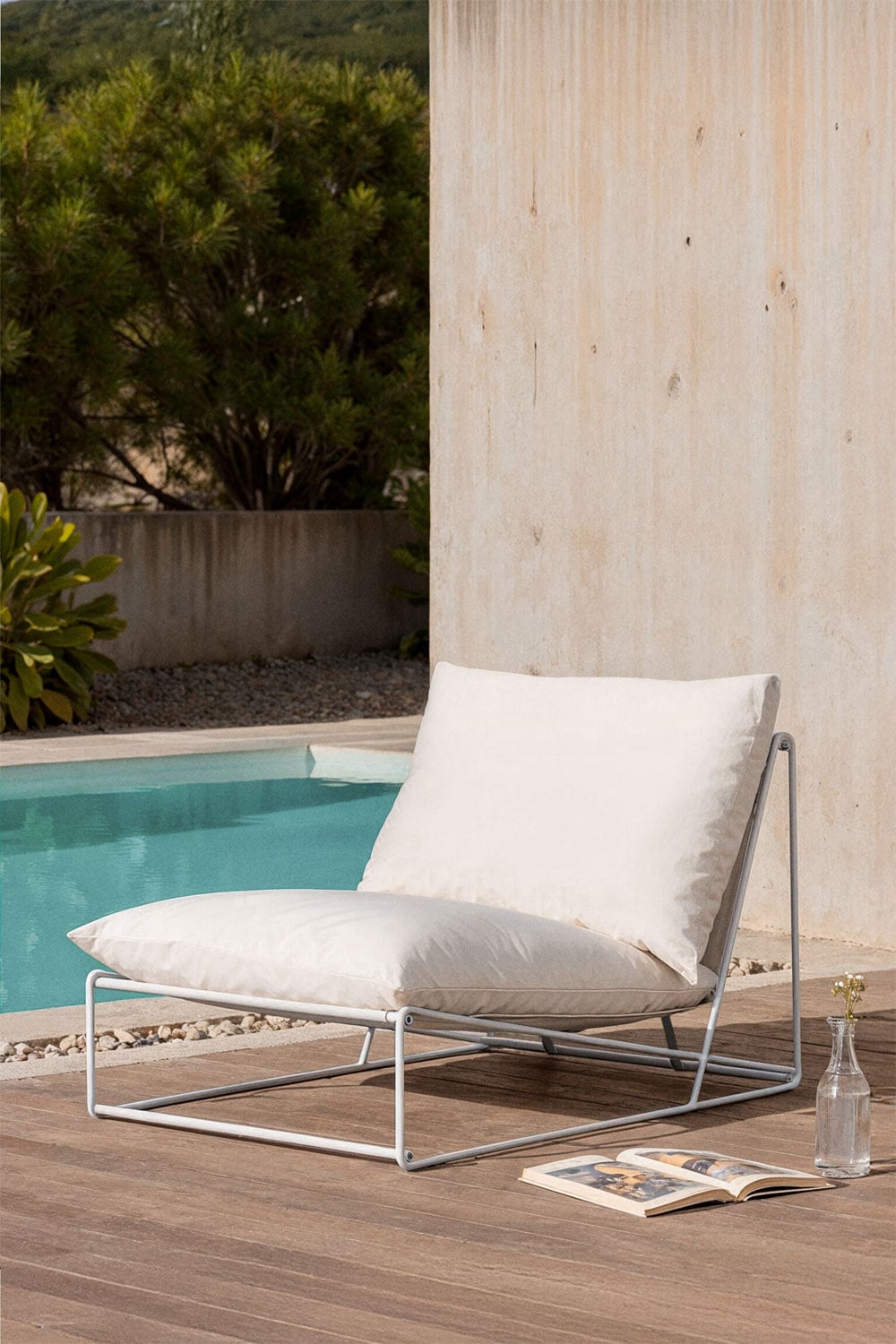 sillón exterior blanco minimalista, sillón lounge metal blanco