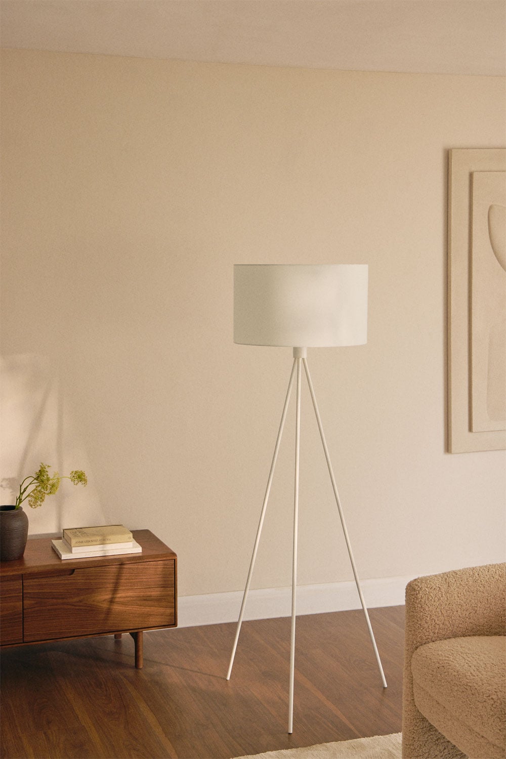 Lámpara de pie trípode blanca con pantalla cilíndrica