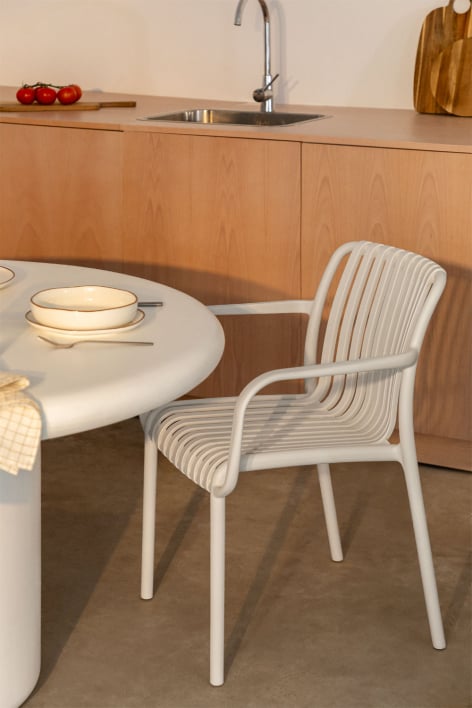 Silla de comedor con reposabrazos en polipropileno Wendell