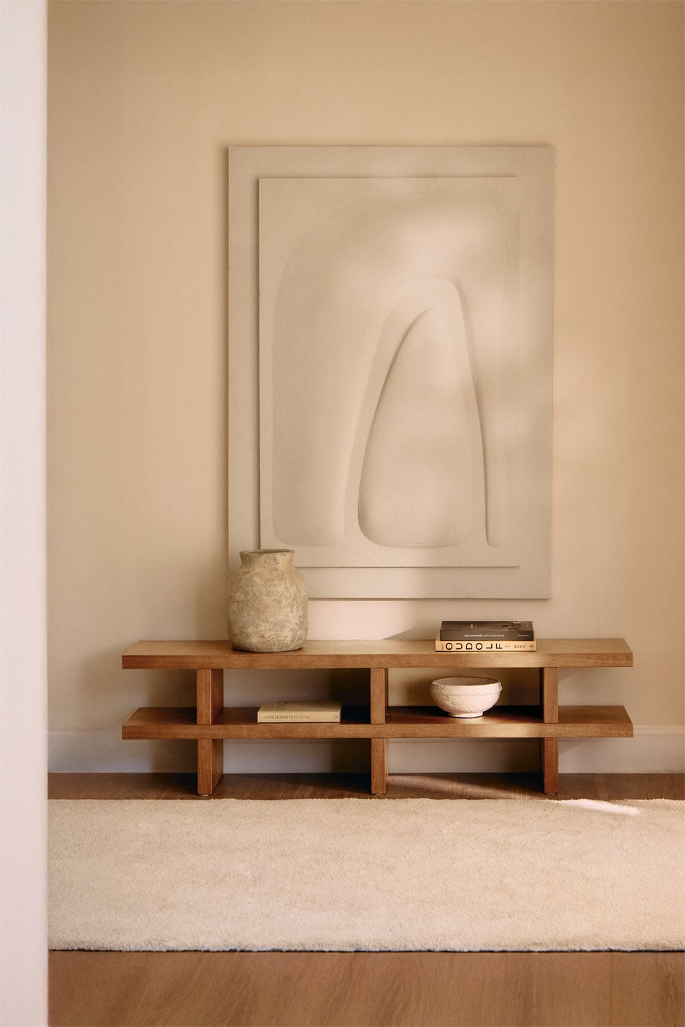 Consola de madera con estantes estilo moderno