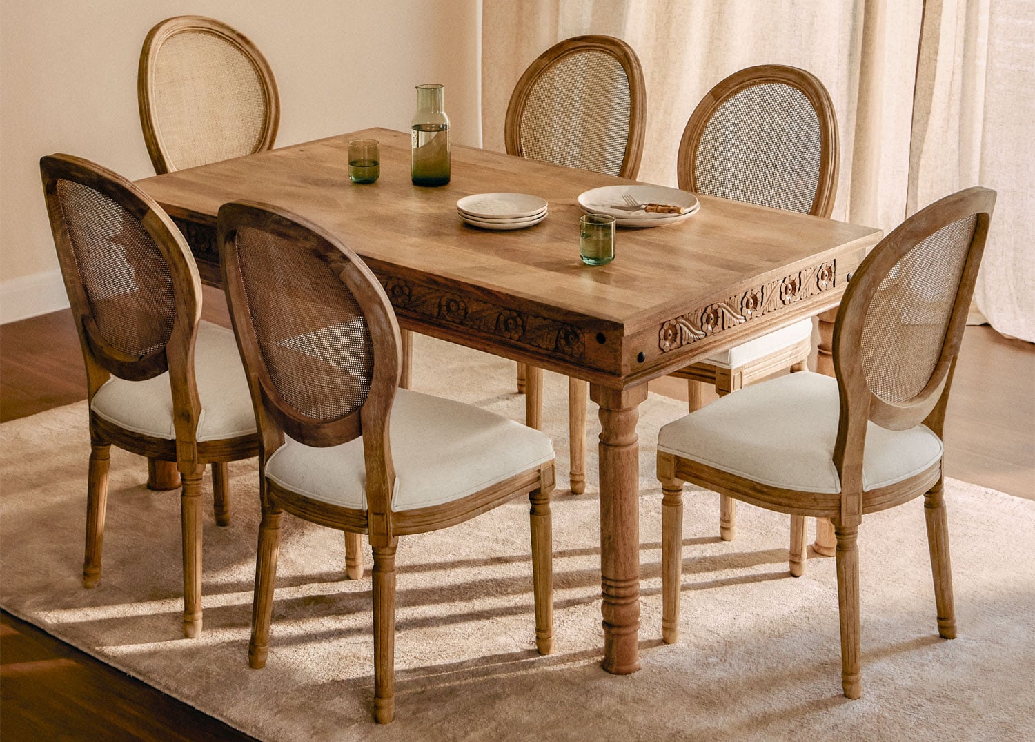 Mesa de comedor de madera de mango con 6 sillas de tela