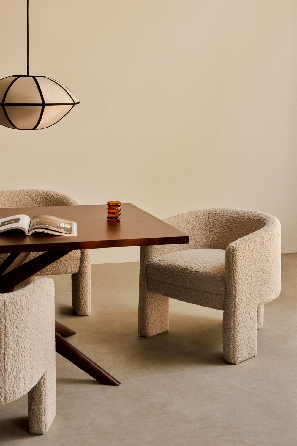 Silla de comedor tapizada Irati en bouclé beige