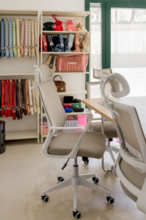 Silla de oficina con ruedas y reposabrazos en polipropileno Teill Colors - Beige Lino