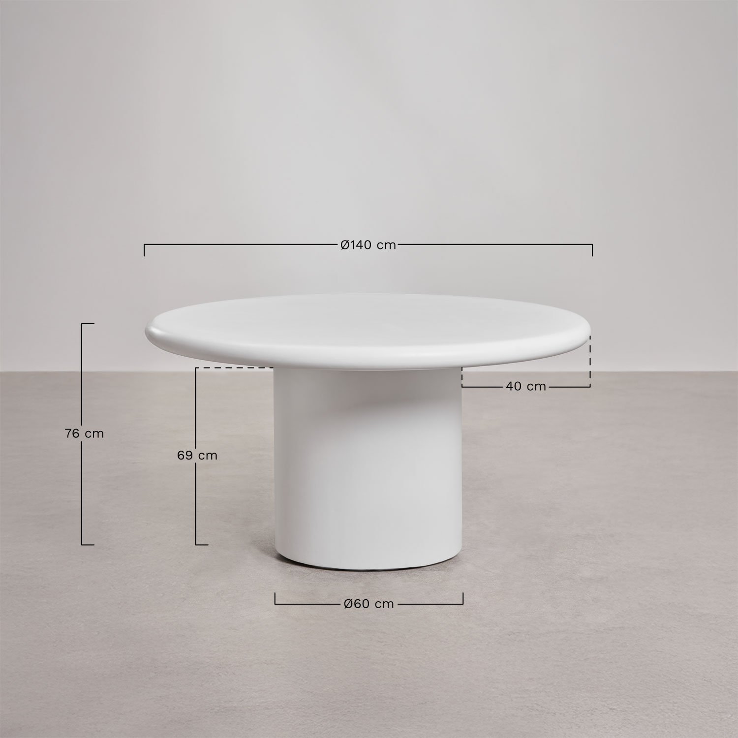Set de mesa redonda Ø140 cm en cemento Namara y 6 sillas de jardín en madera de acacia Leilan, medidas