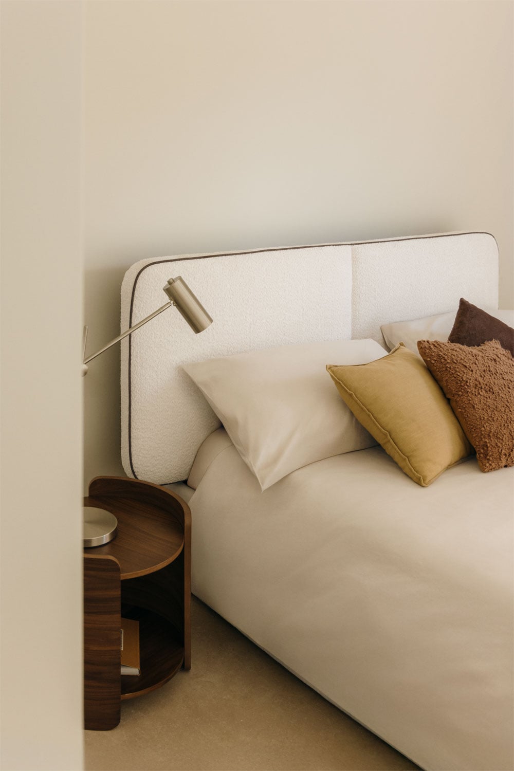 mesita noche madera curva, mesita auxiliar dormitorio