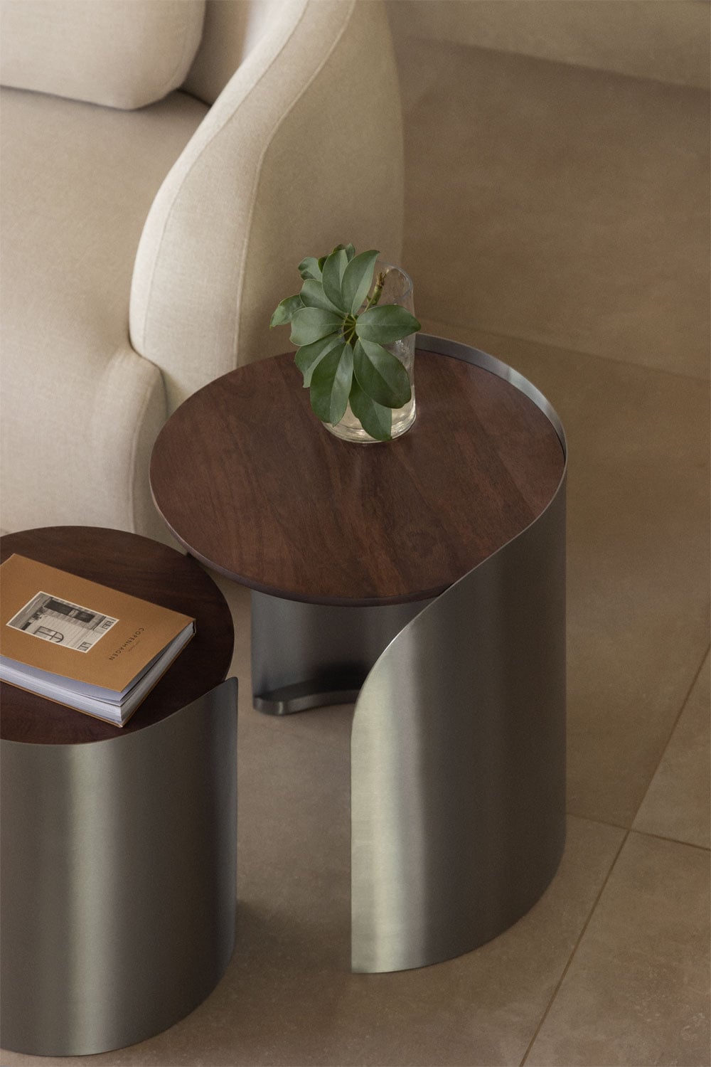 Mesa auxiliar redonda de madera de mango y acero inoxidable Xireisa