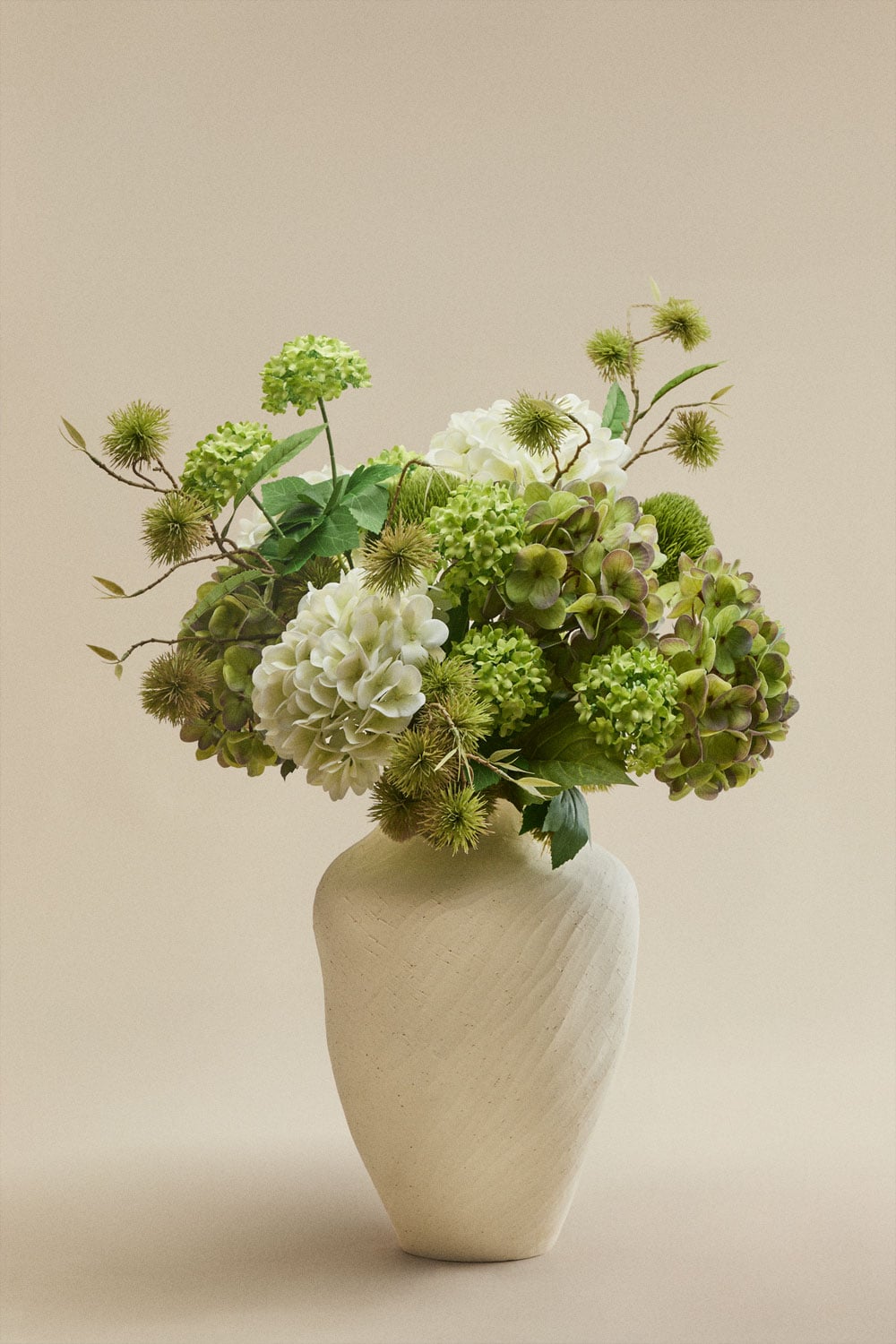 Jarrón decorativo de cerámica beige