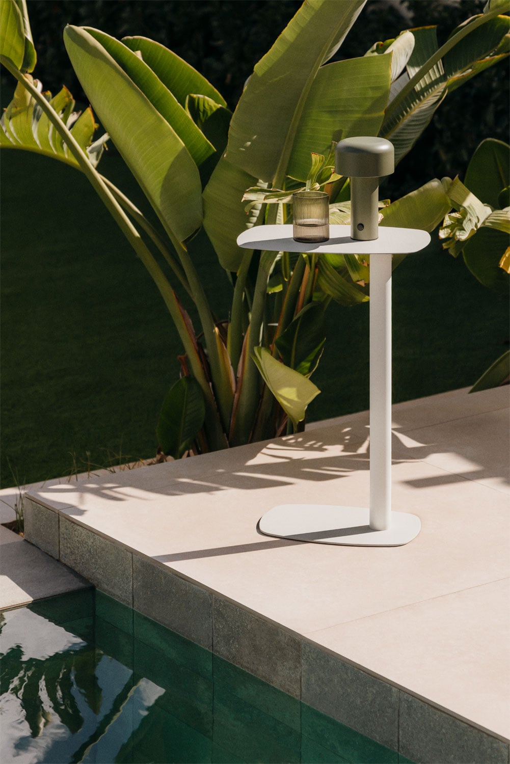 Mesa auxiliar de jardín Odelia de acero blanca 40x25 cm