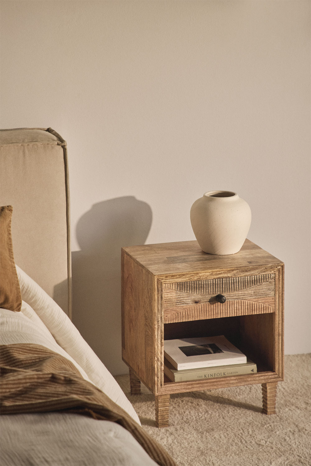 Mesita de noche de madera de mango Marani