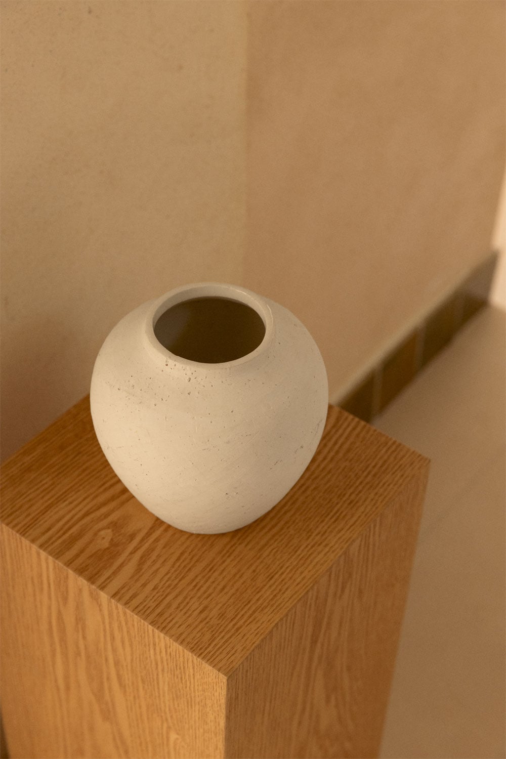 Jarrón decorativo esférico de cerámica blanco