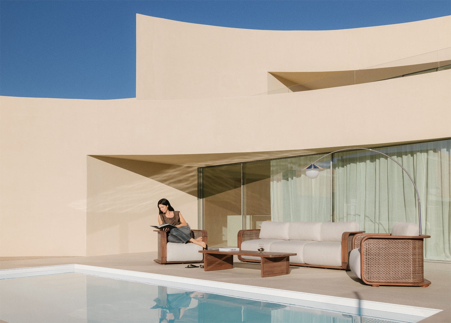 conjunto sofas exterior madera, sofas terraza ratán beige