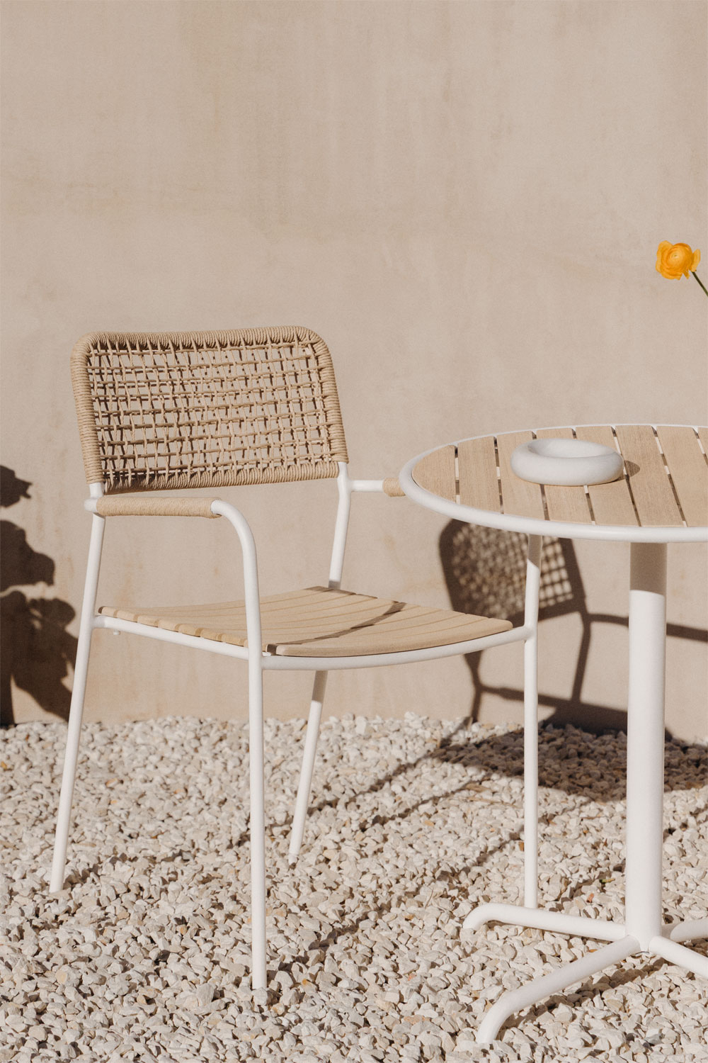 Silla de exterior con respaldo de ratán