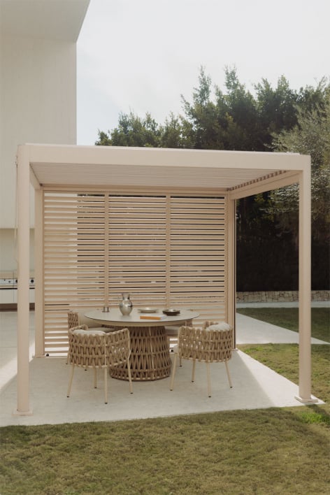 Pérgola bioclimática de aluminio con lamas y panel lateral Druvia