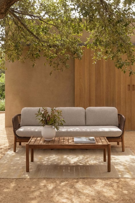Conjunto de jardín con sofá de 3 plazas y mesa de centro rectangular 120x60 cm en madera de acacia y cuerda trenzada Karvia
