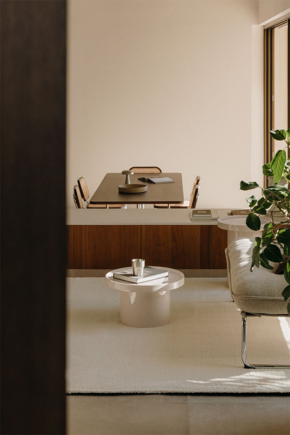 mesa centro redonda beige, mesa baja salón moderna