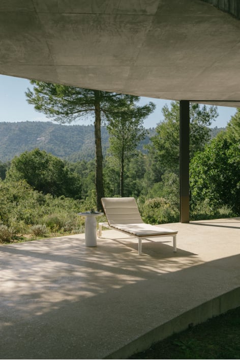 Tumbona reclinable en madera de acacia y acero Sirka