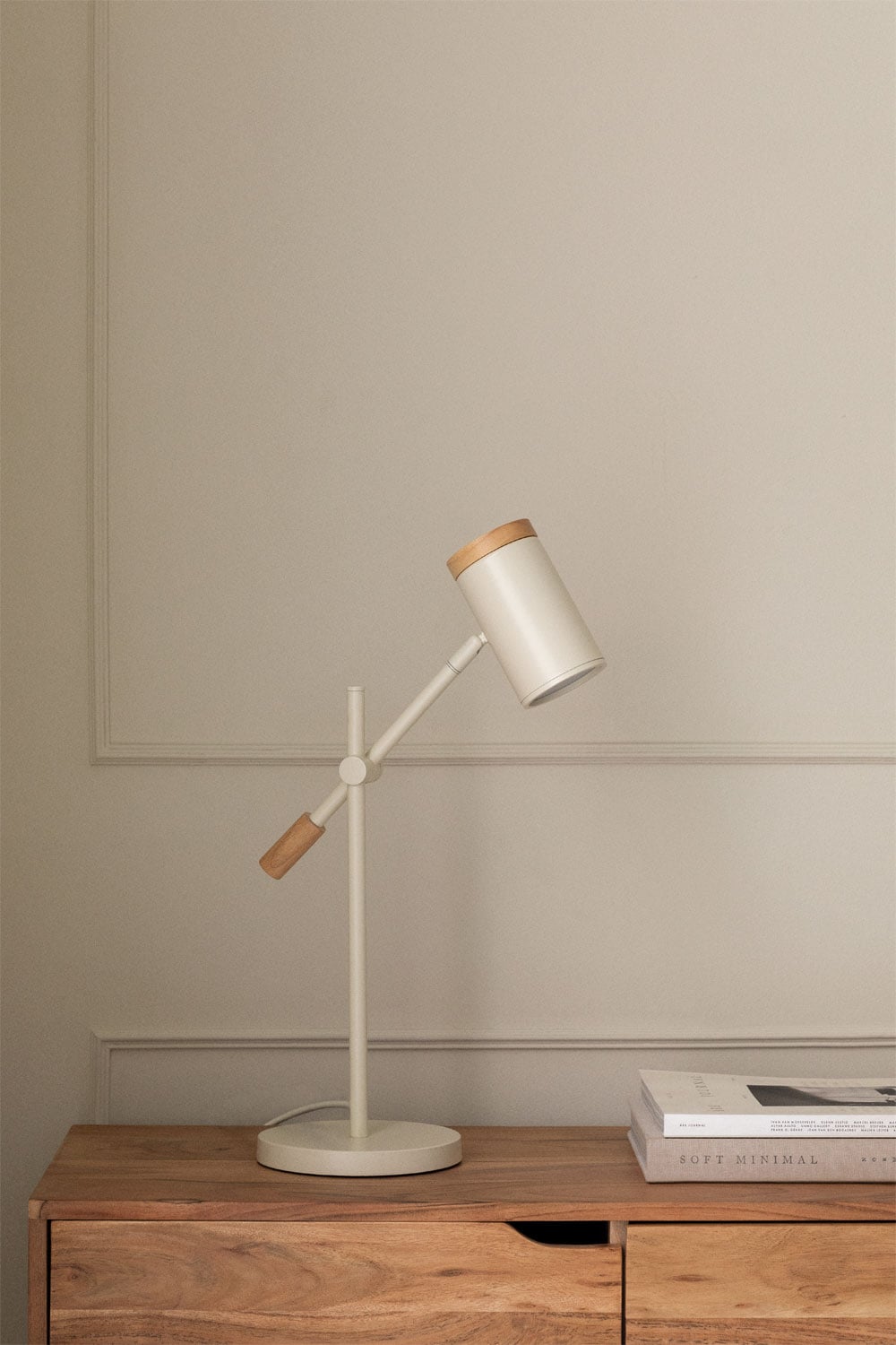 Lámpara de mesa articulada blanca y madera