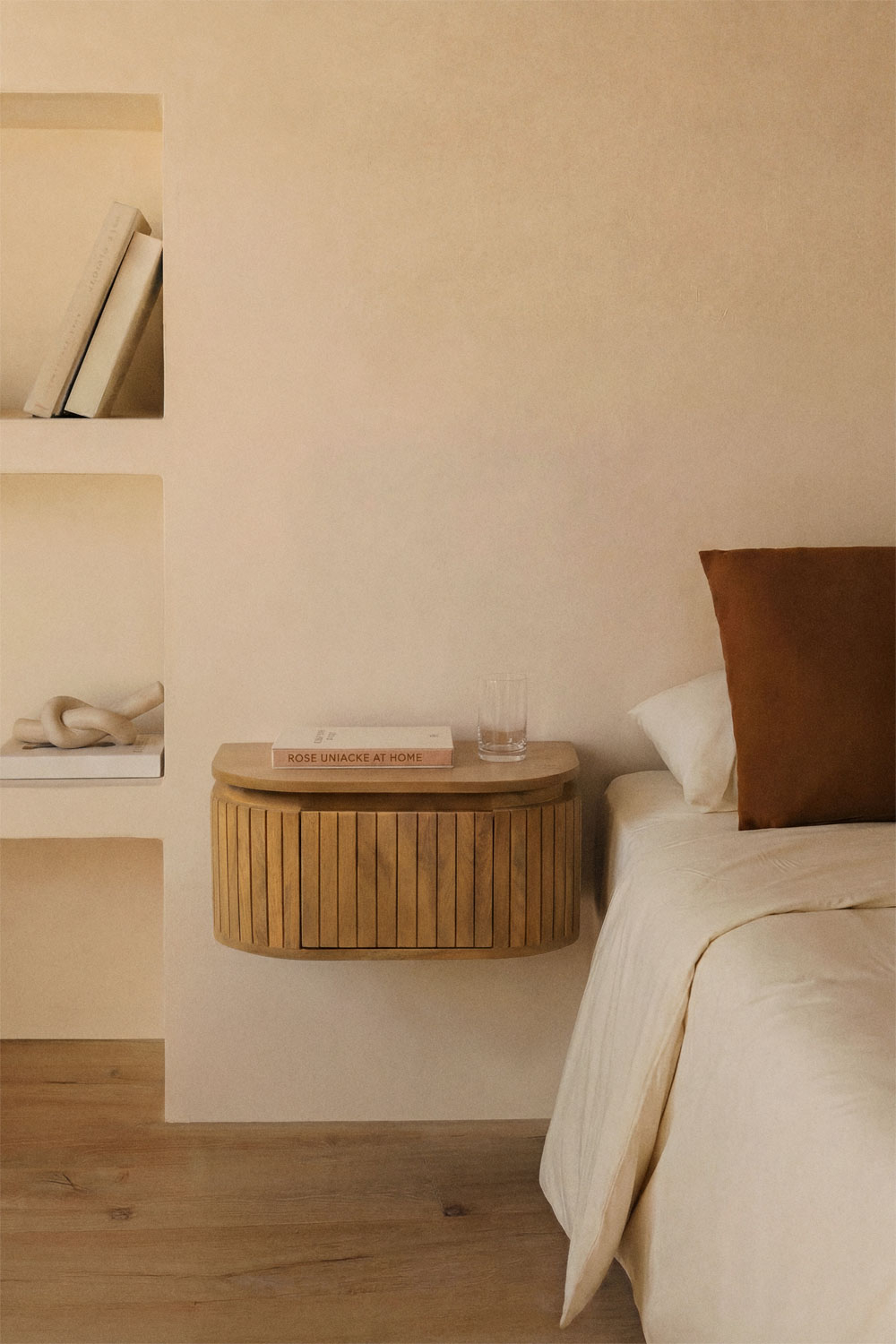 Mesita de noche flotante de madera con cajón